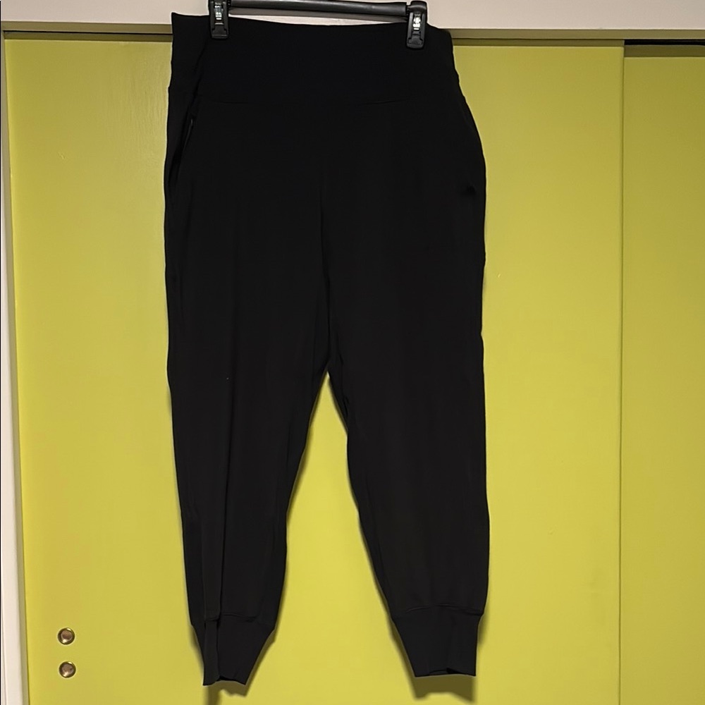 Calling all my short girls! Super popular Athleta Venice joggers, 26” inseam